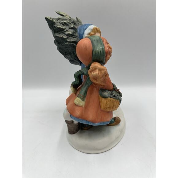 Avon First Edition 1981 Christmas Memories Sharing the Christmas Spirit Figurine - Picture 4 of 8